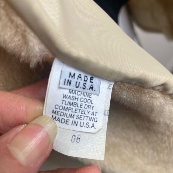 Elegant Cream Faux Fur Coat - Picture 9 of 10